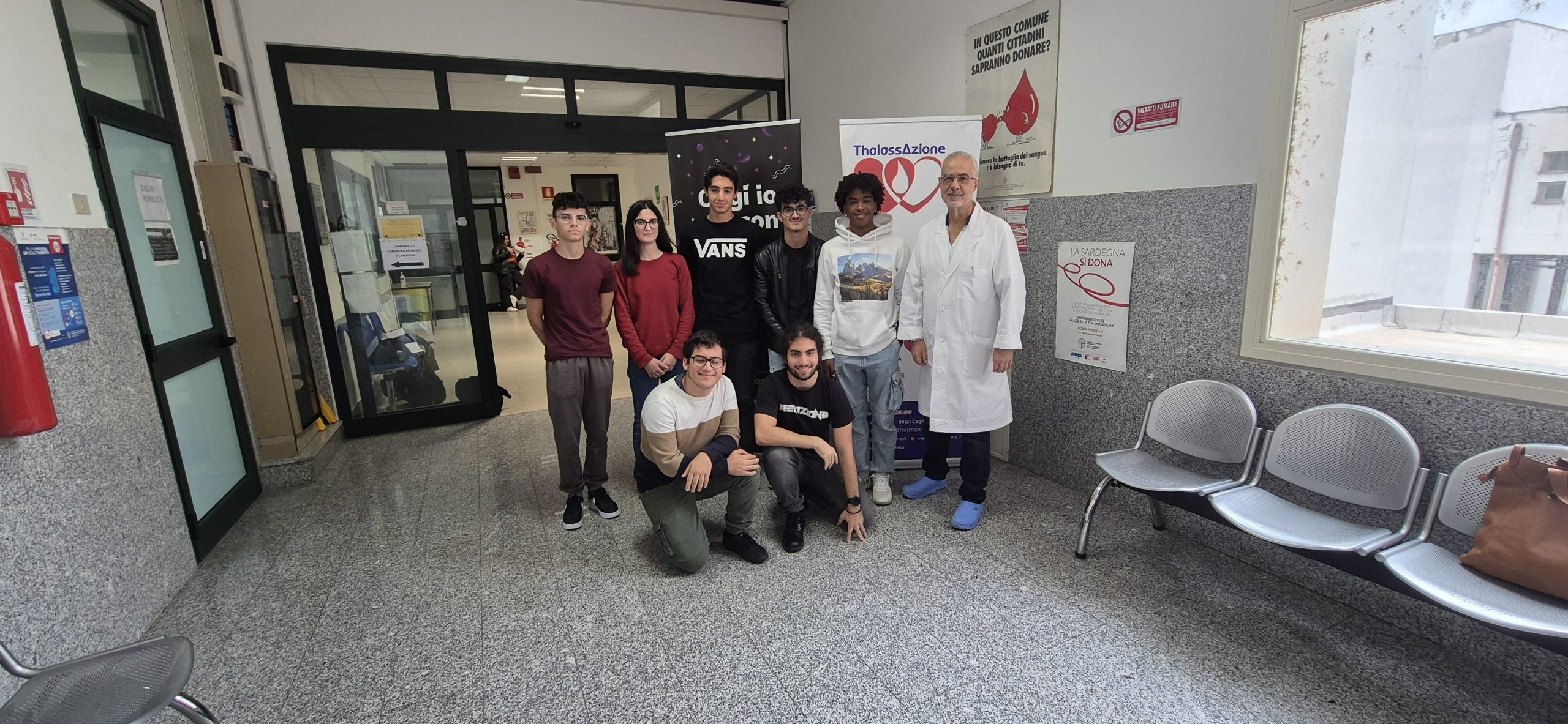 A lezione di solidarietà: gli studenti oristanesi donano il sangue